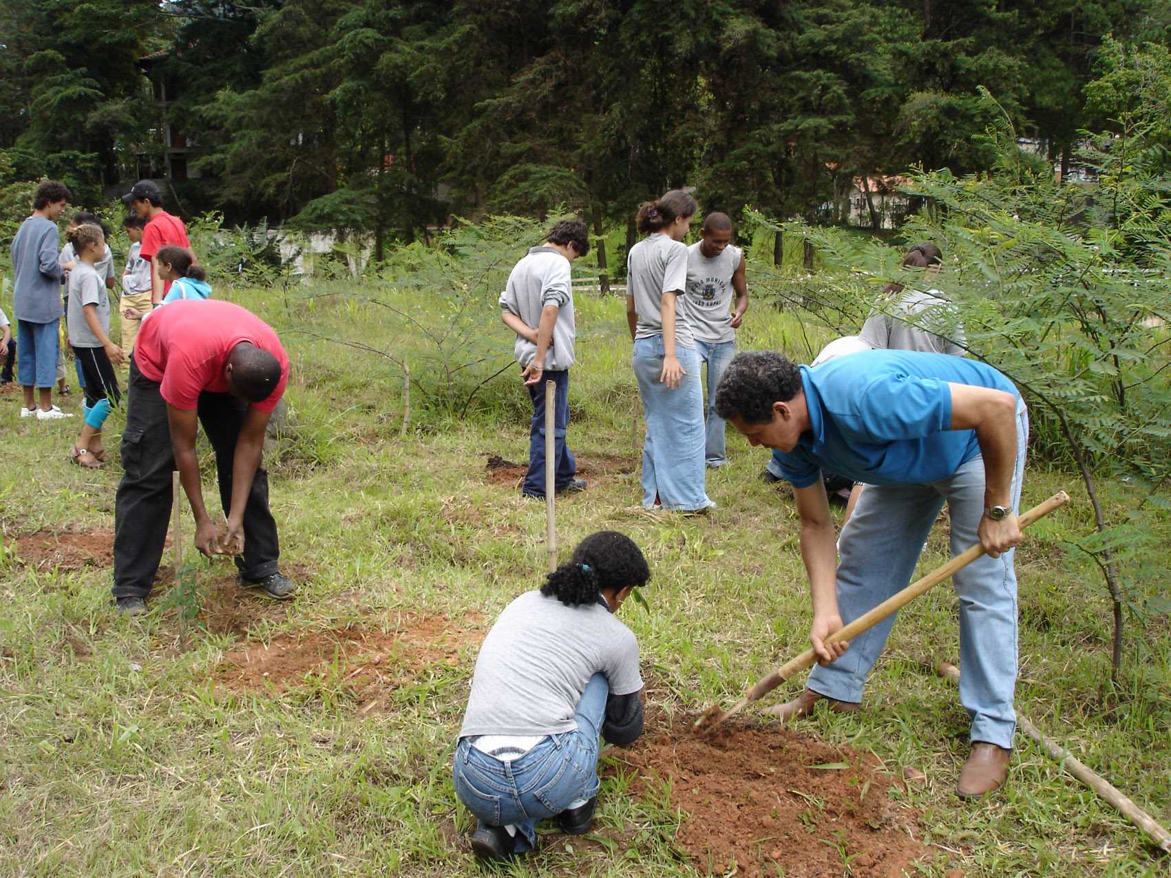 KIds Planting 05.jpg